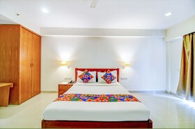 Townhouse Oak Indeedcare Hotel & Resorts
