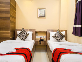 Urban Guest House by OYO Rooms