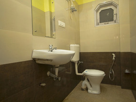 Sudhriti Hotel By OYO Rooms