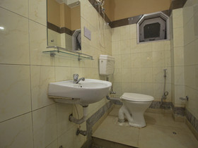 Sudhriti Hotel By OYO Rooms