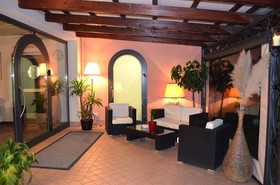 Queen Romantic House