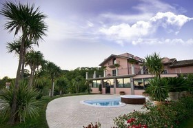 Queen Romantic House