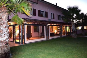 Queen Romantic House