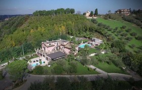 Queen Romantic House