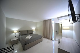 Gatto Bianco House