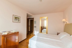 Dependance Center Hotel