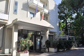Hotel Carillon