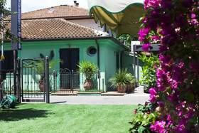 Charles Residence & Hotel