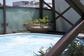 Charles Residence & Hotel