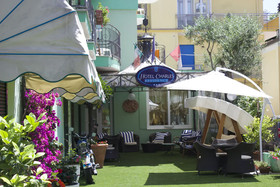 Charles Residence & Hotel