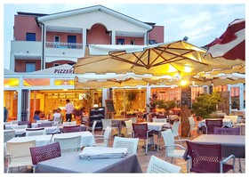 Villaggio Ai Pini Lido Altanea
