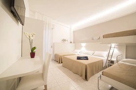 Hotel Ambra Cattolica
