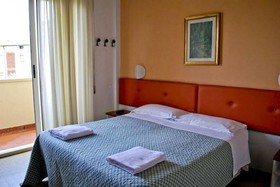 Aplo Hotel