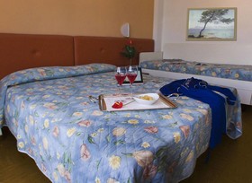 Aplo Hotel