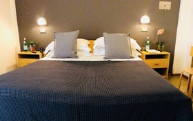 Aplo Hotel