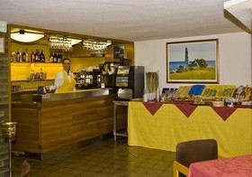 Aplo Hotel