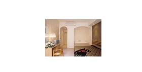 M Glamour Hotel