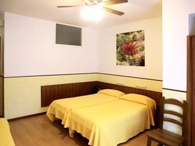 Hotel Carol