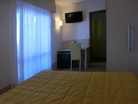 Hotel Carol
