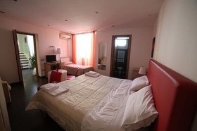 Idomeneo 63 Bed & Breakfast