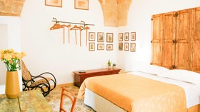 Sacrè Bleu Bed & Breakfast