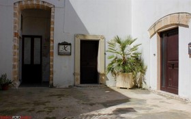 Exedra Holiday House