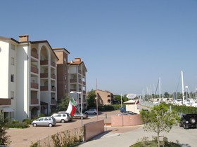 Cleo Residence