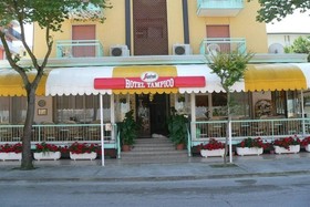 Le Petit Hotel