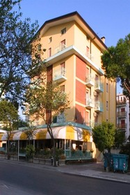 Le Petit Hotel