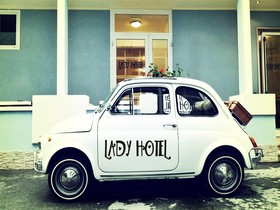 Hotel Lady