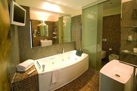 Premier & Suites