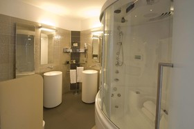 Premier & Suites
