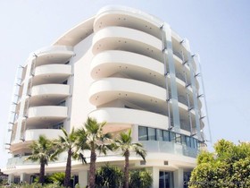 Premier & Suites