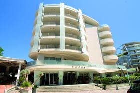 Premier & Suites