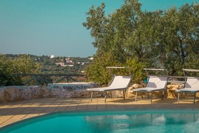 Trulli Di Bouganville