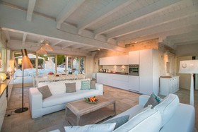 Trulli Di Bouganville