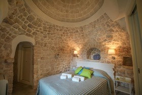 Trulli Di Bouganville