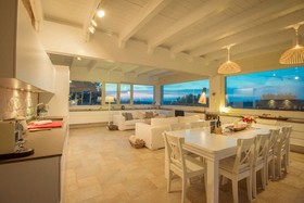 Trulli Di Bouganville