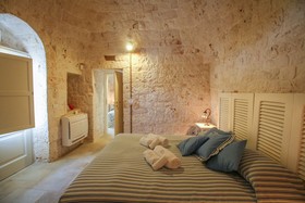 Trulli Di Bouganville