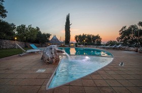 Trulli Di Bouganville