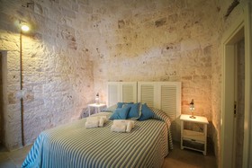 Trulli Di Bouganville