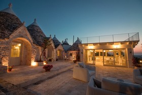 Trulli Di Bouganville