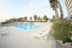 Sea Lion Hotel