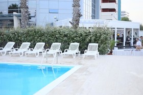 Sea Lion Hotel