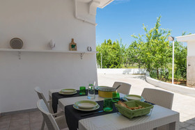Villetta Dalia Con Giardino by Wonderful Italy