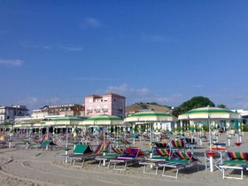 Hotel Rosa Meuble