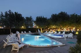 Color Alexandra Plaza Family Hotel