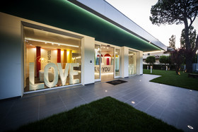 Love Boat Hotel