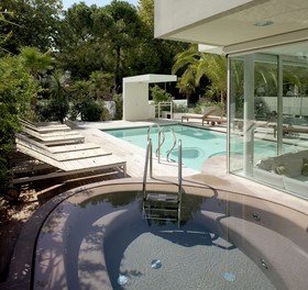 Select Suites & Spa