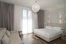 Select Suites & Spa